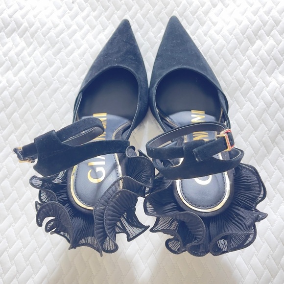 Gianni Bini Black Heels with Elegant Design - Picture 5 of 7